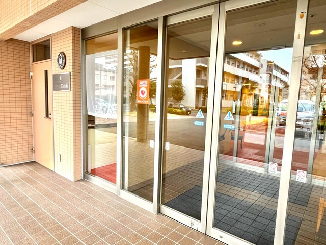 ライフ&シニアハウス川越南七彩の街のエントランス外観