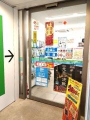 ファミリーマート　ループ金山店