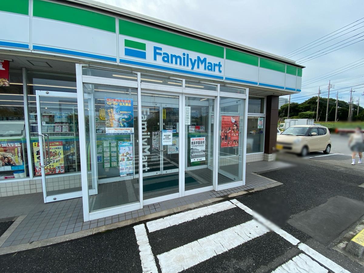 店舗入口附近を撮影