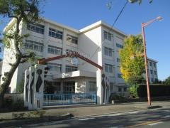 高嶺小学校
