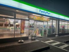 ファミリーマート　大森駅南店