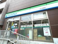 ファミリーマート　蒔田駅前店
