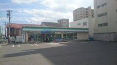 ファミリーマート　知立駅南店