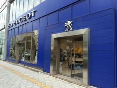 プジョー大阪中央ショールーム