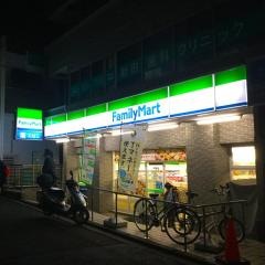 ファミリーマート　大倉山駅前店