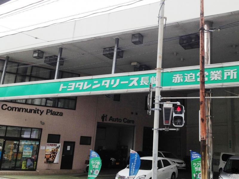 建物と軒看板