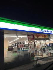 ファミリーマート　足利助戸東山町店