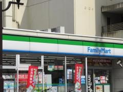 ファミリーマート　東桜二丁目店