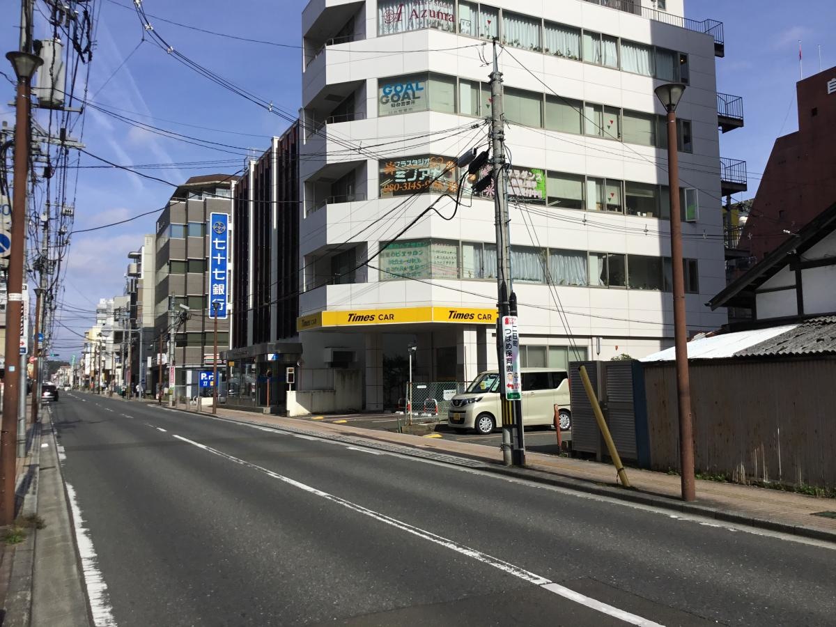 建物の外観と周辺です。