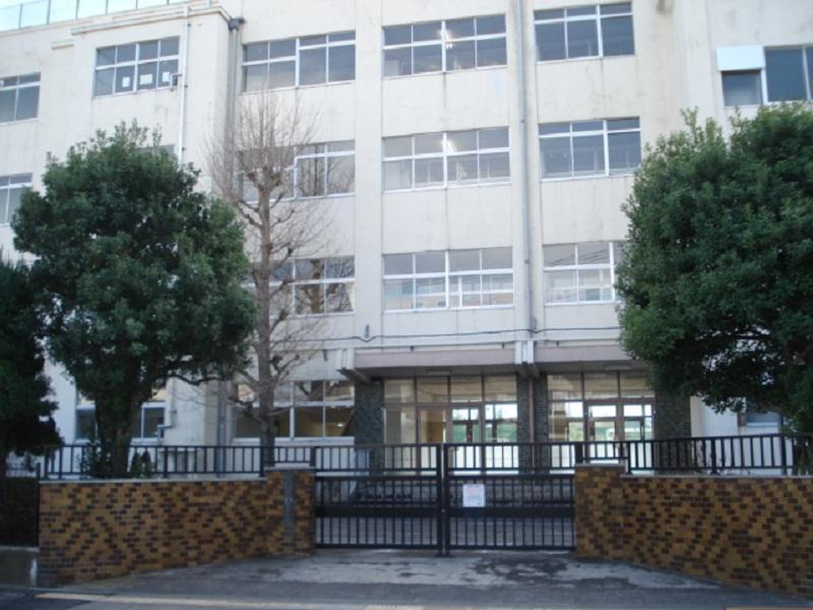 足立 区 立花 保 中学校
