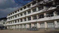 日出小学校