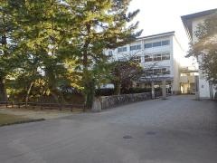日出小学校