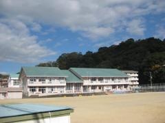 岡小学校