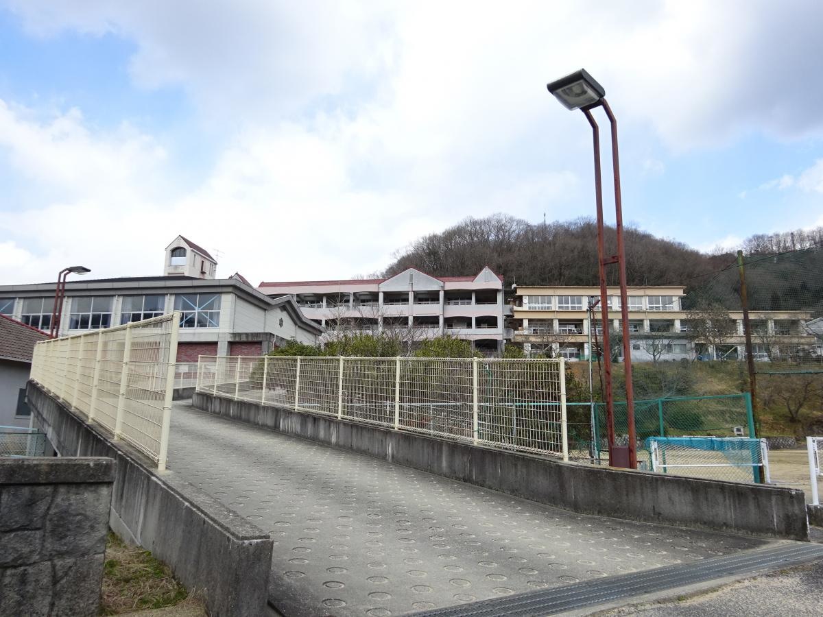 三石中学校