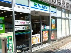 ファミリーマート　富山駅前店