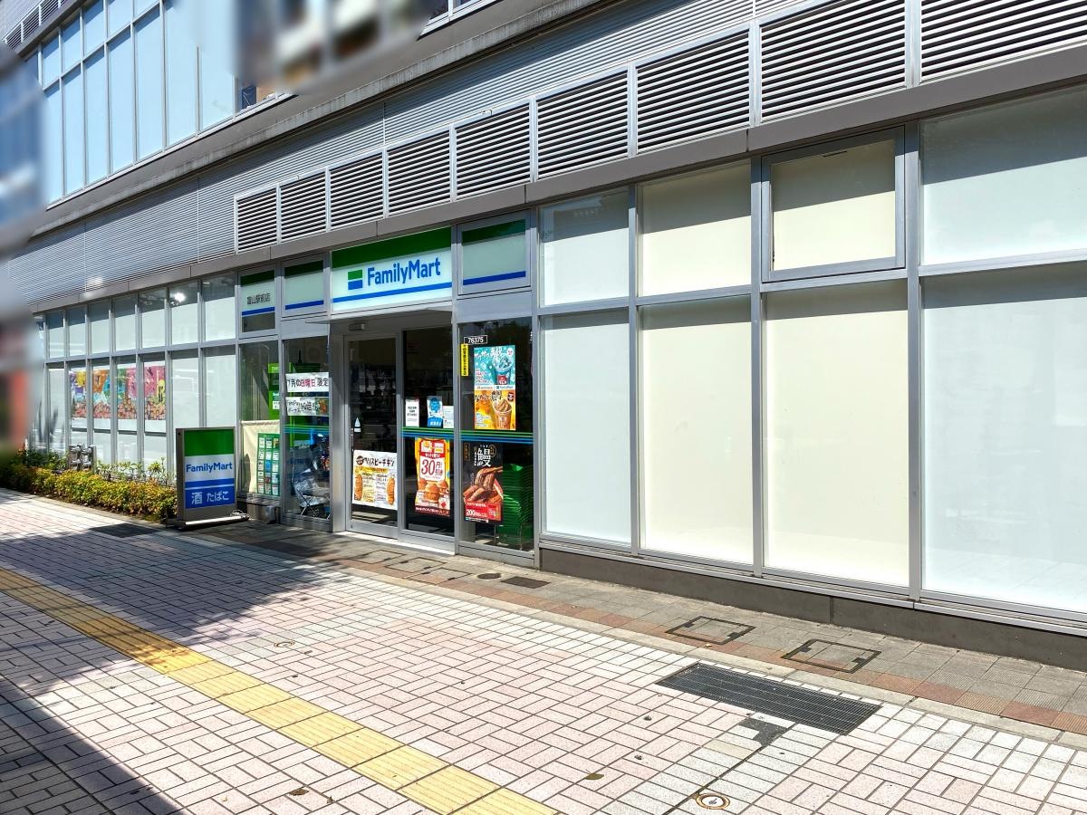建物右斜め