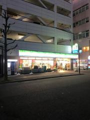 ファミリーマート　博多駅前四丁目店