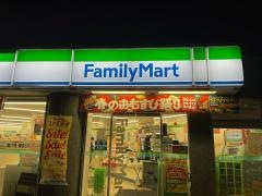 ファミリーマート　町田駅南口店
