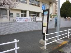 「白百合幼稚園前」バス停留所