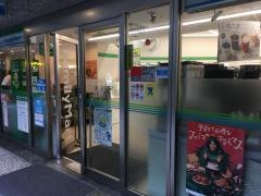 ファミリーマート　ファーストスクエア店