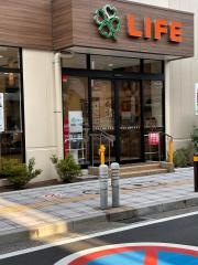 ライフ梅島駅前店
