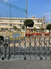 壷川小学校