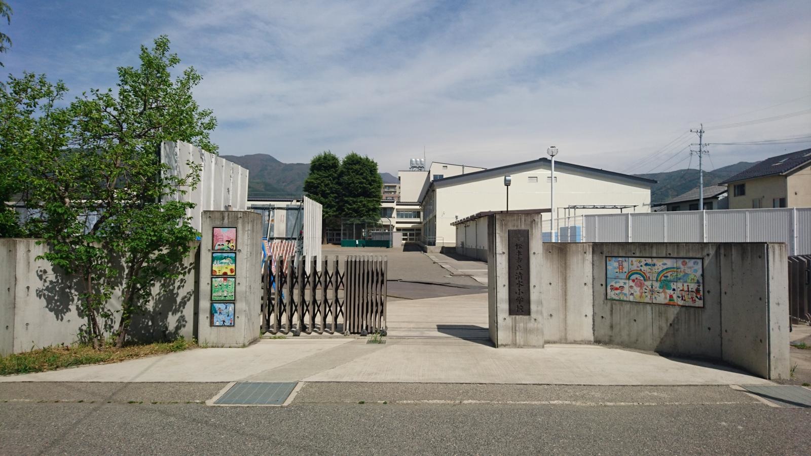 幹線道路から南にはいると