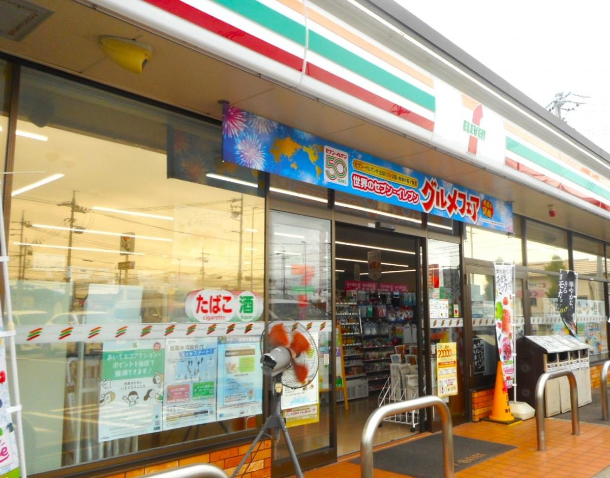 玄関左側からの正面外観