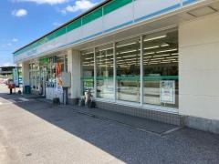 ファミリーマート　中城登又店