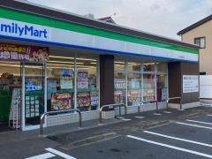 ファミリーマート　本牧公園前店