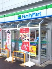 ファミリーマート　青森桜川店