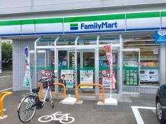 ファミリーマート　青森桜川店