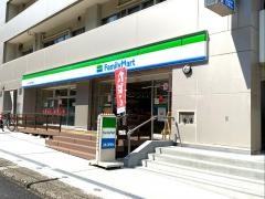 ファミリーマート　新宿戸塚警察署前店