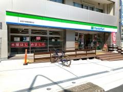 ファミリーマート　新宿戸塚警察署前店