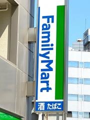 ファミリーマート　新宿戸塚警察署前店