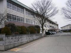 山形市立西小学校