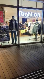 ライトオン　みのおキューズモール店