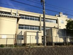 下大利小学校