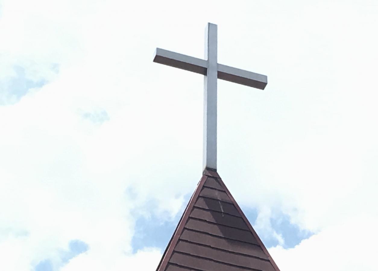 戸田キリスト教会の建物上のクロス