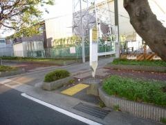 「指導農場前」バス停留所