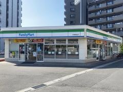 ファミリーマート　戸田駅東口店