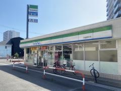 ファミリーマート　戸田駅東口店
