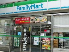 ファミリーマート　紙屋町東店