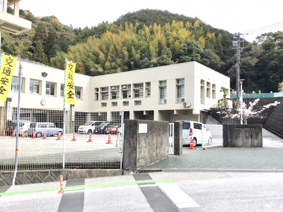 泉野小学校の施設外観