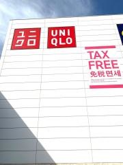 ユニクロ　アクロスプラザ与次郎店