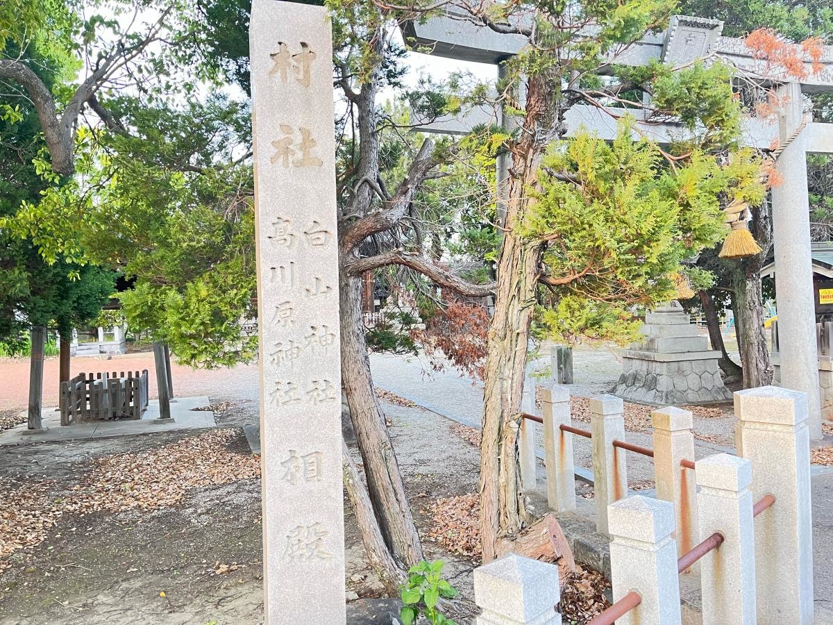入り口前柱