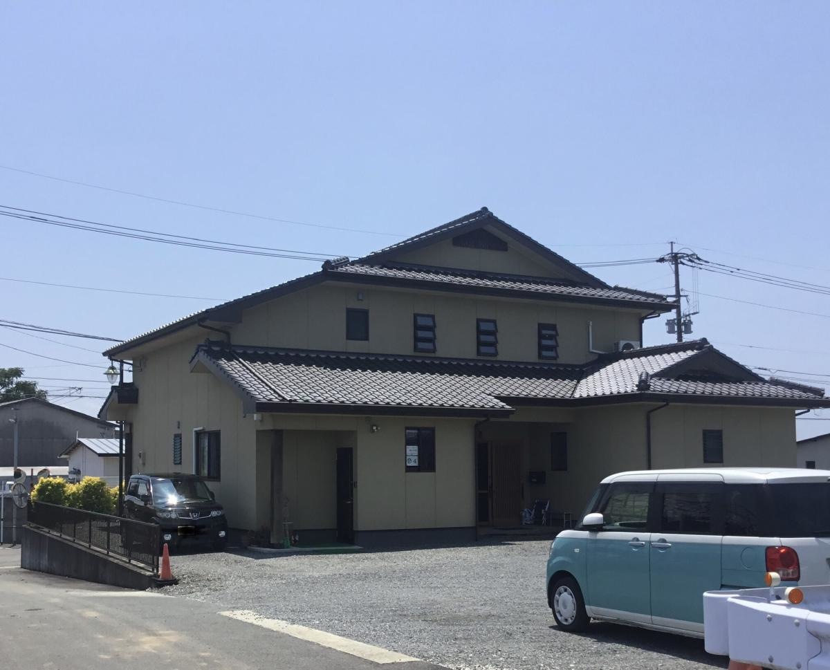 入口側からの外観写真