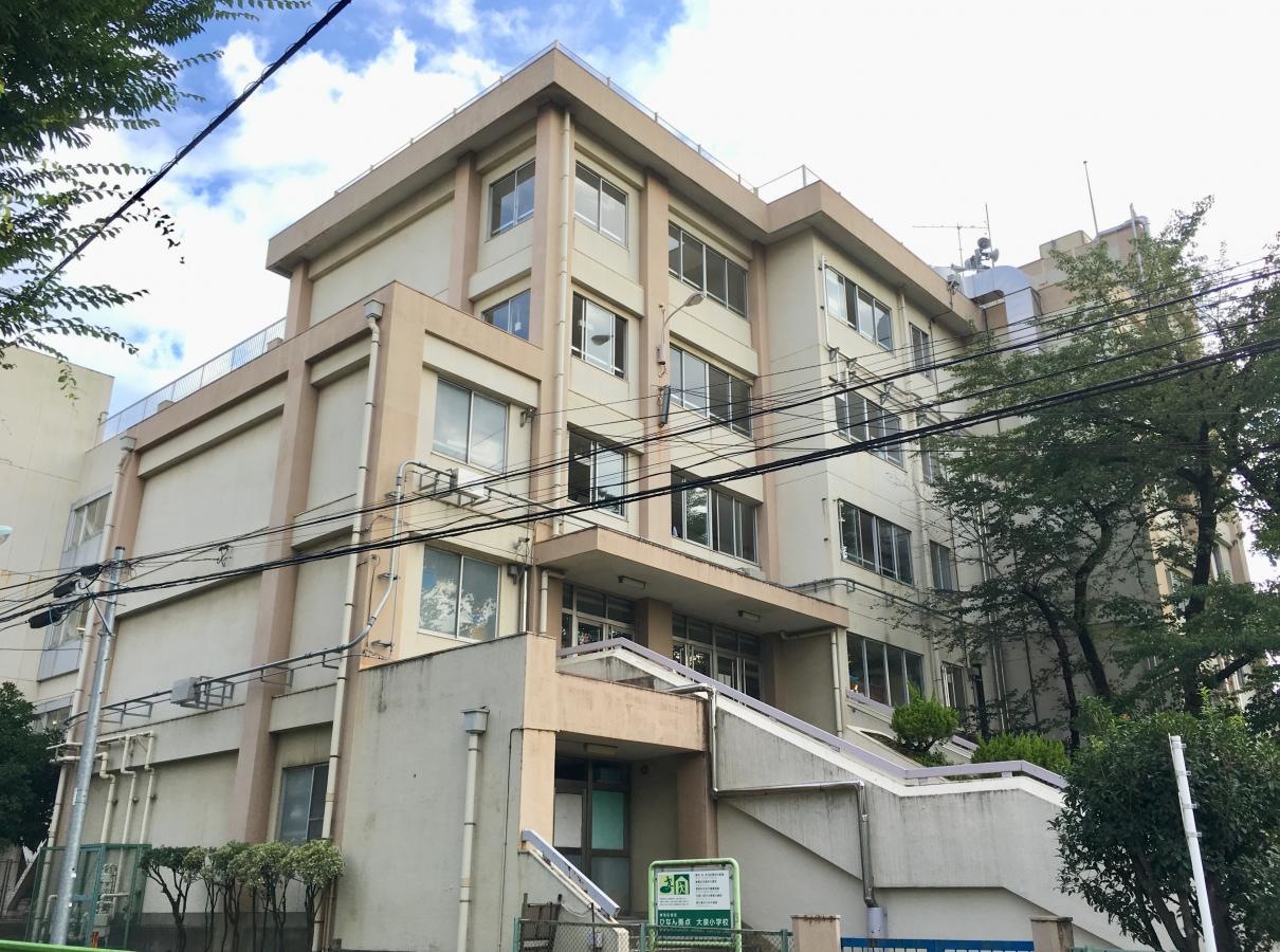 練馬区立大泉小学校の校舎外観