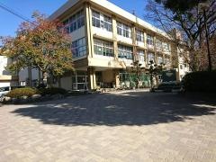 月出小学校