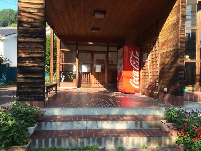 別館の建物入口